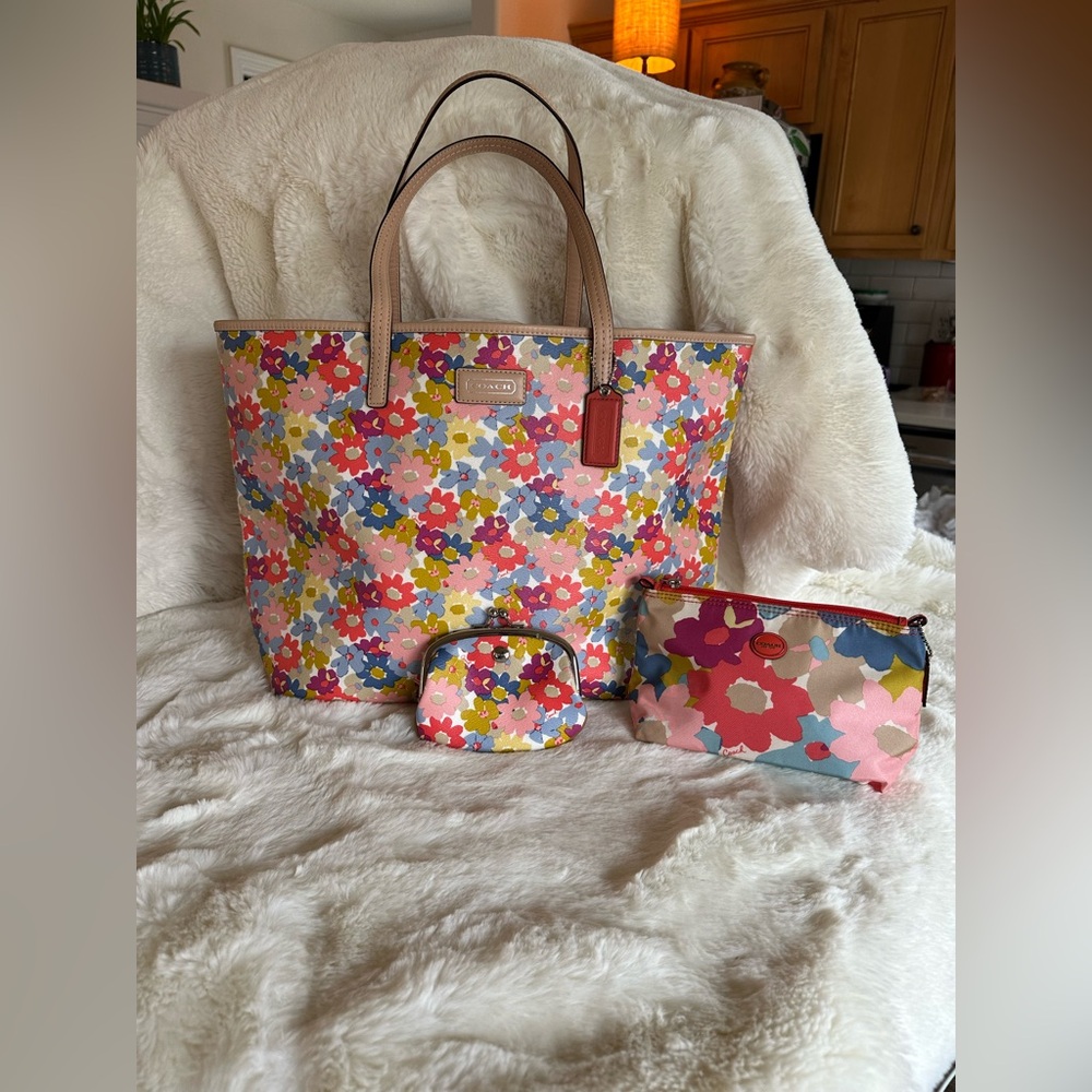 *AUTHENTIC*🌸COACH COATED CANVAS LARGE TOTE🌸